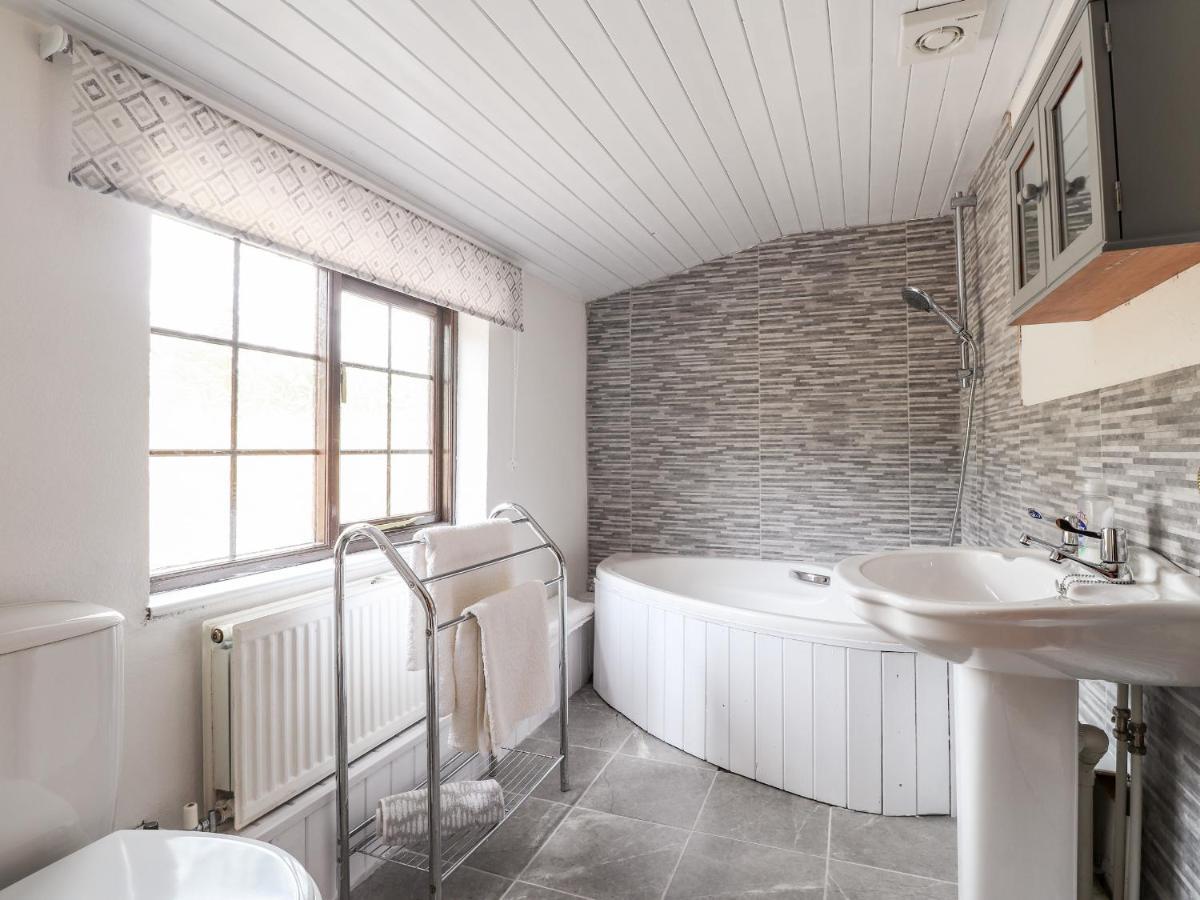 Barn Court Cottage Нарберт Экстерьер фото