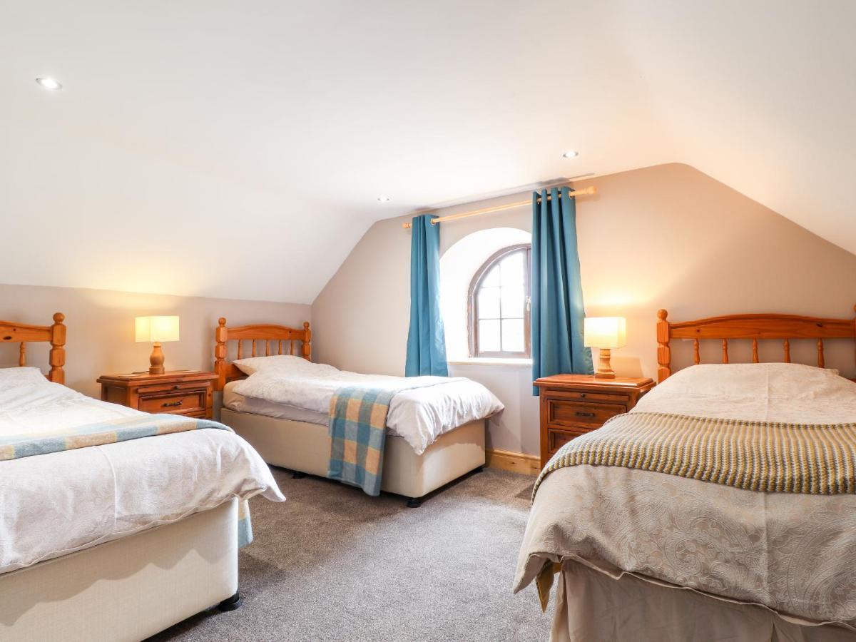 Barn Court Cottage Нарберт Экстерьер фото